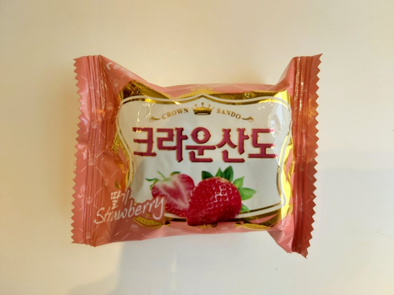 Sando Cream Strawberry 1PC